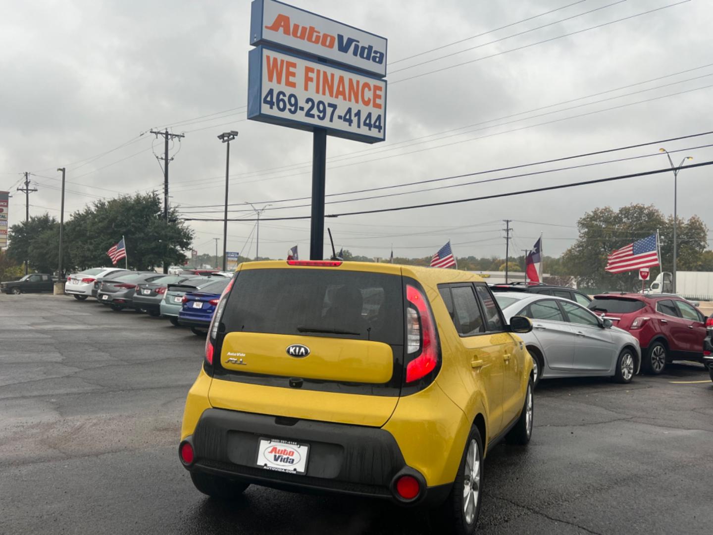 2014 YELLOW Kia Soul + (KNDJP3A5XE7) with an 2.0L L4 DOHC 16V engine, 6-Speed Automatic transmission, located at 420 I-35E, Lancaster, TX, 75146, (469) 297-4144, 32.593929, -96.823685 - Photo#6